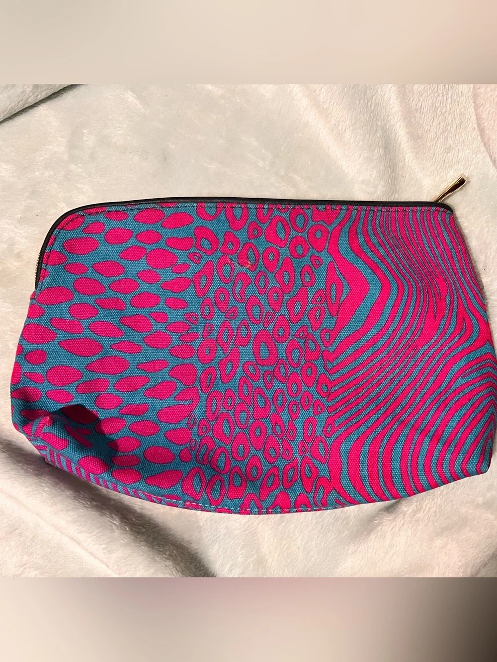 3 bags included.1 Victoria's Secret Pink Clear Top Cosmetic Pouch